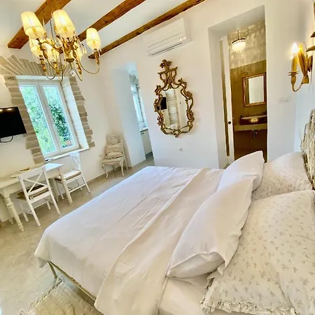Queen Bee Apartment